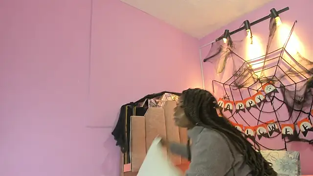 Snapshot of LoveQueen2 chatting on 11/01/25, 11:45 LoveQueen2 online show from 11/01/25, 11:45