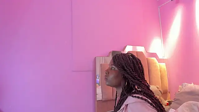 Snapshot of LoveQueen2 chatting on 11/30/25, 11:58 LoveQueen2 online show from 11/30/25, 11:58