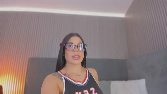 emelie 89 online show from 02/25/26, 10:36