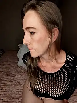 Snapshot of Deviant_Desires_xx chatting on 11/16/25, 07:41 Deviant Desires xx online show from 11/16/25, 07:41