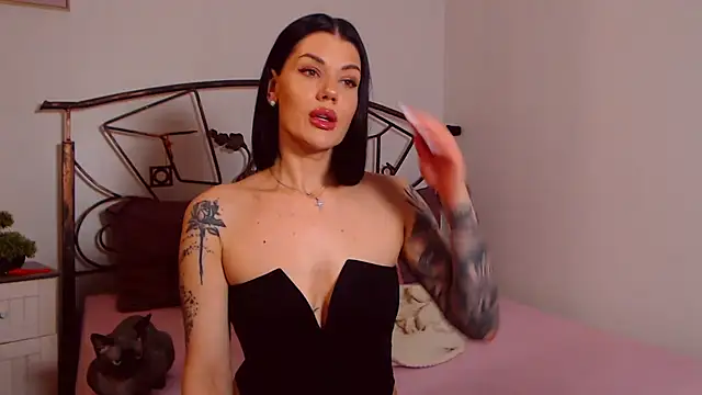 YvonneEverlee online show from 04/08/26, 07:47