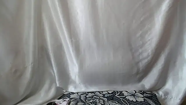 Snapshot of Burberrry_ chatting on 03/15/25, 11:40 Burberrry online show from 03/15/25, 11:40