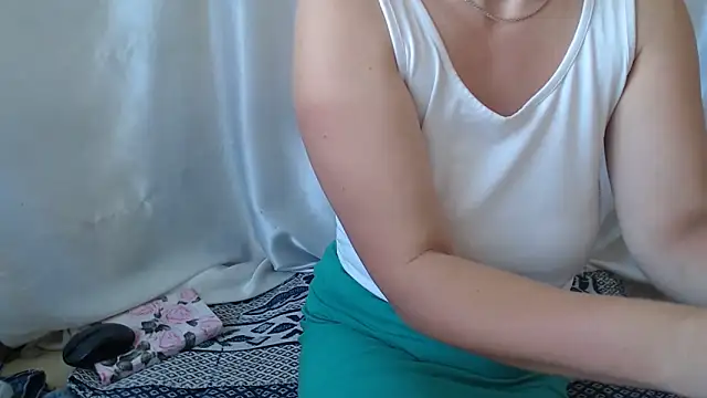 Snapshot of Burberrry_ chatting on 09/22/25, 08:27 Burberrry online show from 09/22/25, 08:27