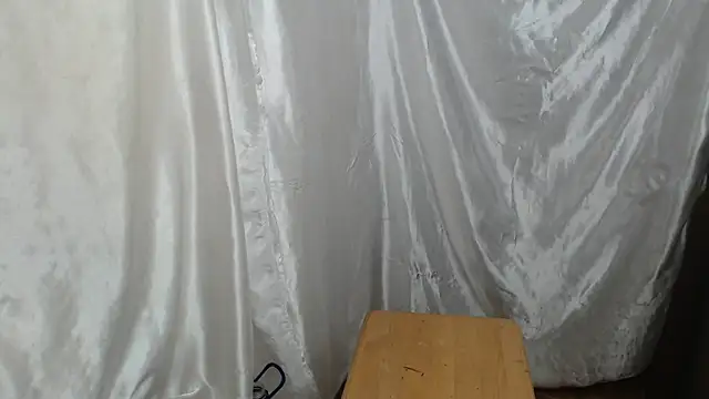 Snapshot of Burberrry_ chatting on 09/24/25, 06:55 Burberrry online show from 09/24/25, 06:55