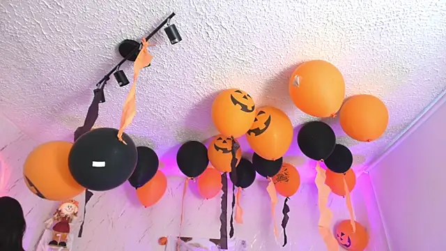 SALOOMEE   online show from 10/31/25, 11:11