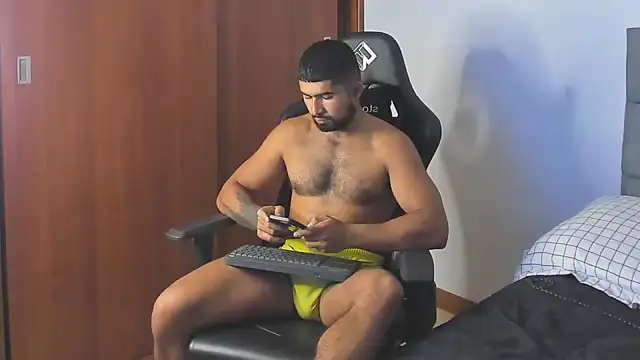 Snapshot of ethaanjones chatting on 09/17/25, 08:10 ethaanjones online show from 09/17/25, 08:10