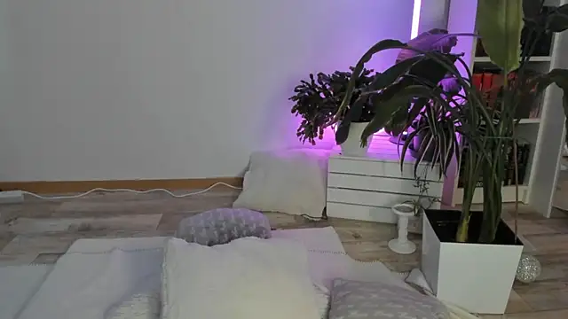 Snapshot of CocoSkyy chatting on 09/09/25, 10:37 CocoSkyy online show from 09/09/25, 10:37