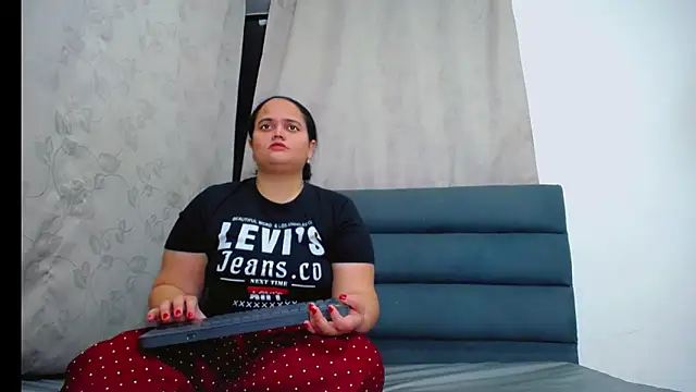 brunnette hot online show from 03/12/26, 10:43