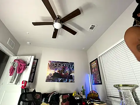 4EVAGLACIERS online show from 11/23/25, 05:40