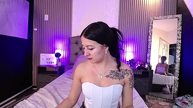 isabella smith  online show from 12/26/24, 07:38