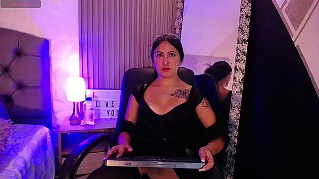 isabella smith  online show from 01/30/25, 12:59