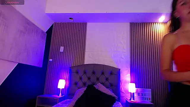 isabella smith  online show from 02/04/25, 01:06