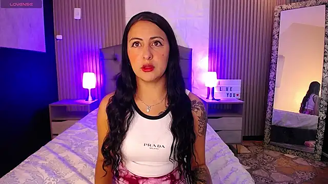 isabella smith  online show from 02/06/25, 01:21