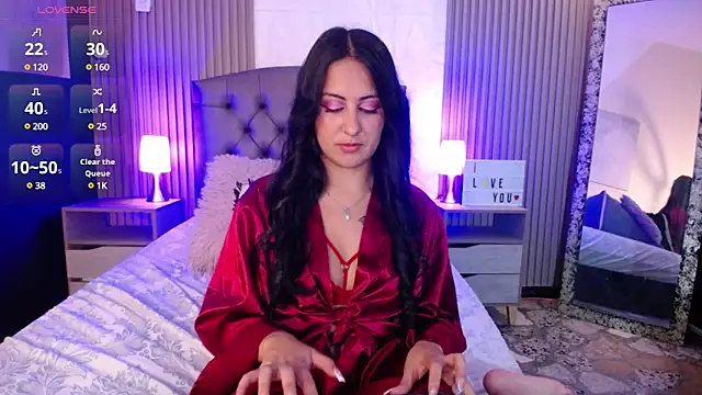 isabella smith  online show from 02/11/25, 04:56