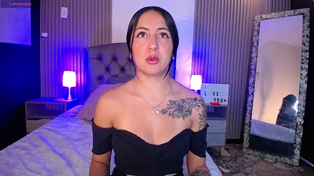 isabella smith  online show from 02/13/25, 01:15