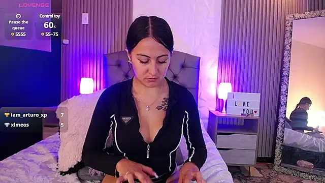 isabella smith  online show from 02/21/25, 04:26