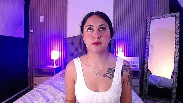 isabella smith  online show from 03/04/25, 01:28