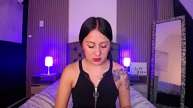 isabella smith  online show from 03/19/25, 01:40