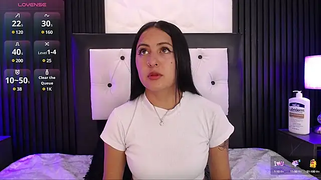 isabella smith  online show from 03/21/25, 07:35