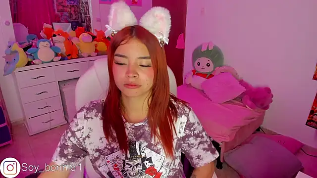 Snapshot of bonnie_moon chatting on 12/10/24, 01:54 bonnie moon online show from 12/10/24, 01:54