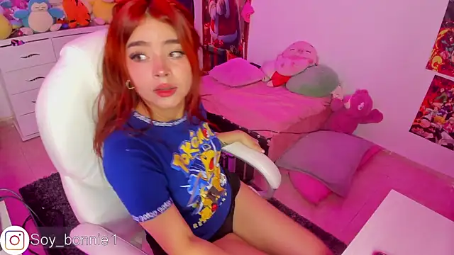 Snapshot of bonnie_moon chatting on 12/13/24, 01:59 bonnie moon online show from 12/13/24, 01:59