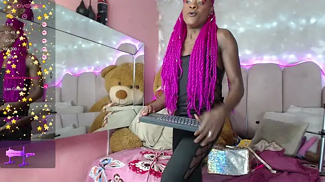 Snapshot of puca_ebony chatting on 12/24/24, 01:49 puca ebony online show from 12/24/24, 01:49