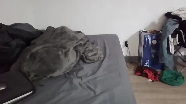 Snapshot of Iliketocooksquirt25 chatting on 02/21/25, 05:46 Iliketocooksquirt25 online show from 02/21/25, 05:46