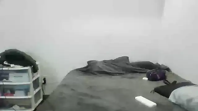 Snapshot of Iliketocooksquirt25 chatting on 09/24/25, 01:09 Iliketocooksquirt25 online show from 09/24/25, 01:09