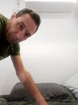 Snapshot of Iliketocooksquirt25 chatting on 09/26/25, 01:15 Iliketocooksquirt25 online show from 09/26/25, 01:15