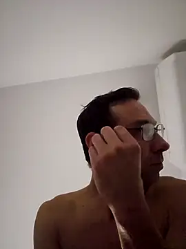 Snapshot of Iliketocooksquirt25 chatting on 10/15/25, 03:39 Iliketocooksquirt25 online show from 10/15/25, 03:39