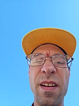 Snapshot of Iliketocooksquirt25 chatting on 10/24/25, 05:42 Iliketocooksquirt25 online show from 10/24/25, 05:42