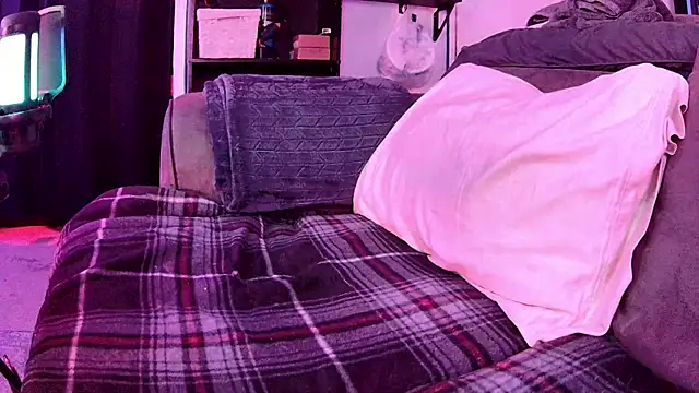 Snapshot of famousALYX chatting on 10/31/25, 07:09 famousALYX online show from 10/31/25, 07:09