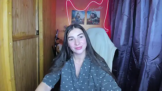 Snapshot of Fiery_Brunette_ chatting on 12/24/24, 05:55 Fiery Brunette  online show from 12/24/24, 05:55