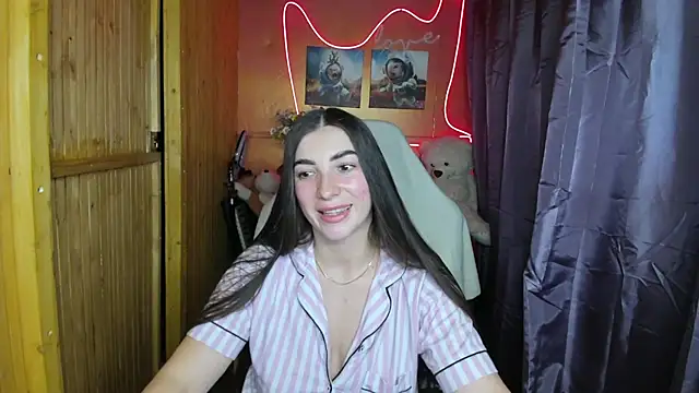 Snapshot of Fiery_Brunette_ chatting on 01/04/25, 12:05 Fiery Brunette  online show from 01/04/25, 12:05