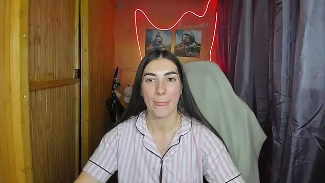 Snapshot of Fiery_Brunette_ chatting on 02/18/25, 09:43 Fiery Brunette  online show from 02/18/25, 09:43