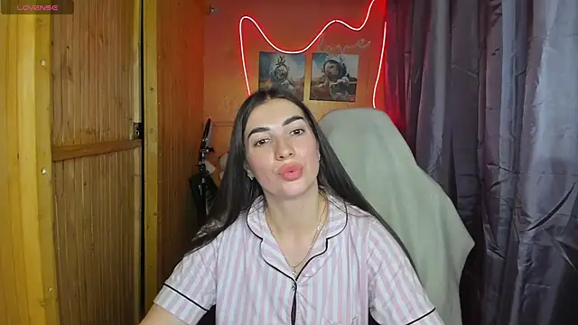 Snapshot of Fiery_Brunette_ chatting on 02/18/25, 06:58 Fiery Brunette  online show from 02/18/25, 06:58