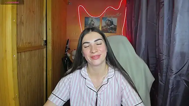 Snapshot of Fiery_Brunette_ chatting on 02/20/25, 06:50 Fiery Brunette  online show from 02/20/25, 06:50