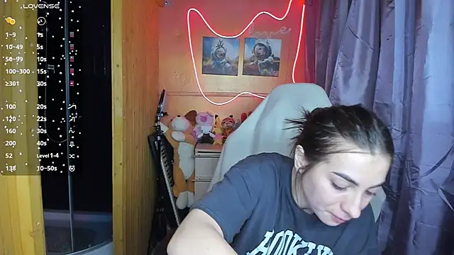 Snapshot of Fiery_Brunette_ chatting on 02/24/25, 06:49 Fiery Brunette  online show from 02/24/25, 06:49