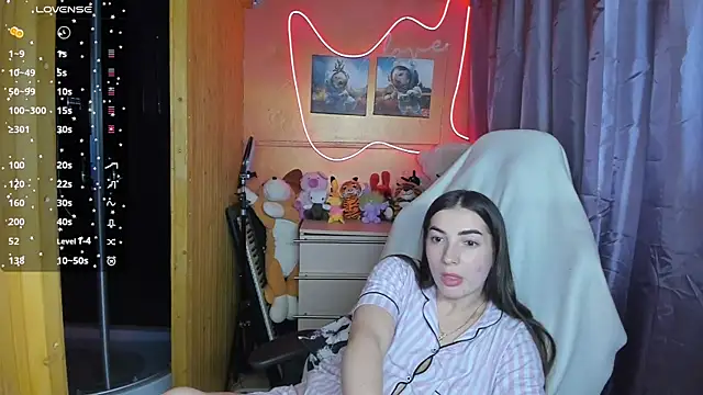 Snapshot of Fiery_Brunette_ chatting on 02/27/25, 04:43 Fiery Brunette  online show from 02/27/25, 04:43