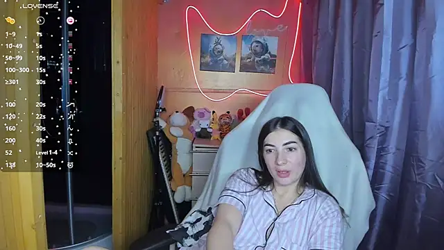 Snapshot of Fiery_Brunette_ chatting on 02/28/25, 04:43 Fiery Brunette  online show from 02/28/25, 04:43