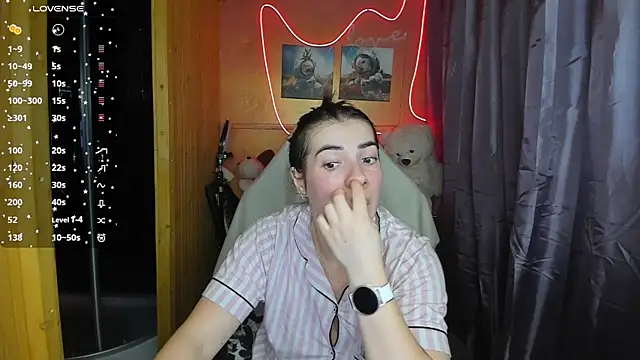 Snapshot of Fiery_Brunette_ chatting on 02/28/25, 11:25 Fiery Brunette  online show from 02/28/25, 11:25