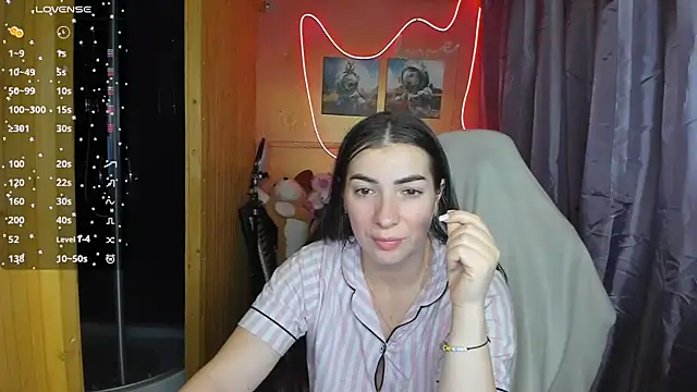 Snapshot of Fiery_Brunette_ chatting on 03/03/25, 04:14 Fiery Brunette  online show from 03/03/25, 04:14