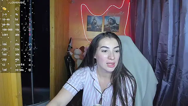 Snapshot of Fiery_Brunette_ chatting on 03/03/25, 11:44 Fiery Brunette  online show from 03/03/25, 11:44