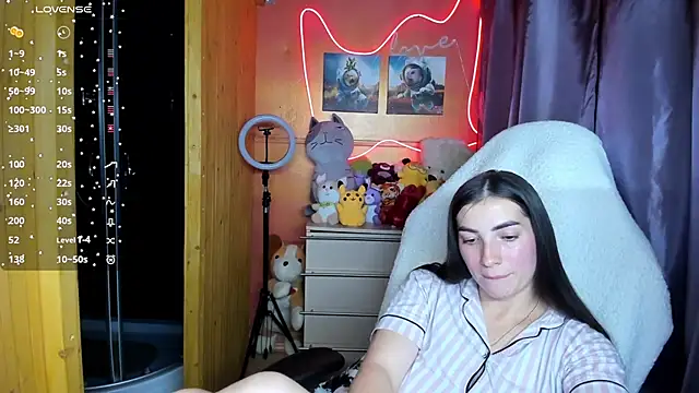 Snapshot of Fiery_Brunette_ chatting on 09/18/25, 09:44 Fiery Brunette  online show from 09/18/25, 09:44