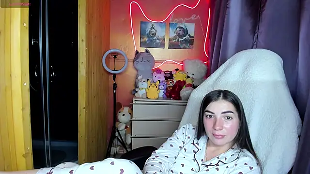 Snapshot of Fiery_Brunette_ chatting on 09/24/25, 10:18 Fiery Brunette  online show from 09/24/25, 10:18