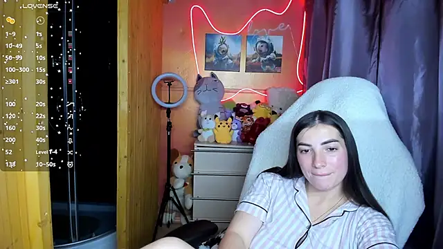 Snapshot of Fiery_Brunette_ chatting on 10/03/25, 04:15 Fiery Brunette  online show from 10/03/25, 04:15