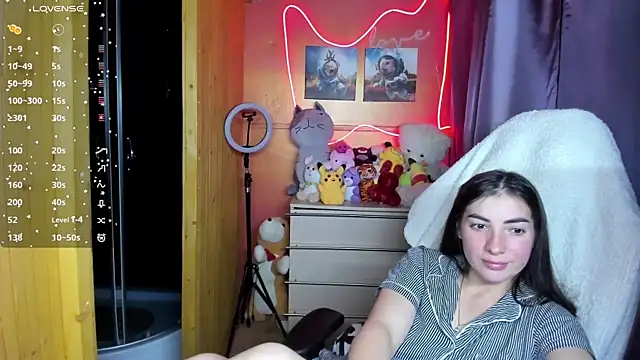 Snapshot of Fiery_Brunette_ chatting on 10/14/25, 08:37 Fiery Brunette  online show from 10/14/25, 08:37