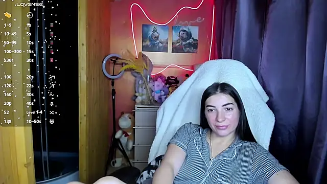 Fiery Brunette  online show from 11/19/25, 06:30