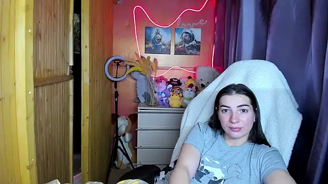 Fiery Brunette  online show from 11/29/25, 06:22