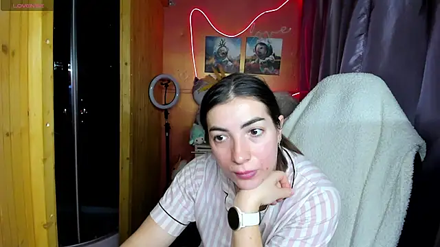 Fiery Brunette  online show from 03/23/26, 05:44